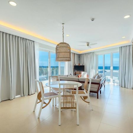 Aqua Boracay Ξενοδοχείο Balabag  Εξωτερικό φωτογραφία A living room at the Ritz-Carlton, Key West