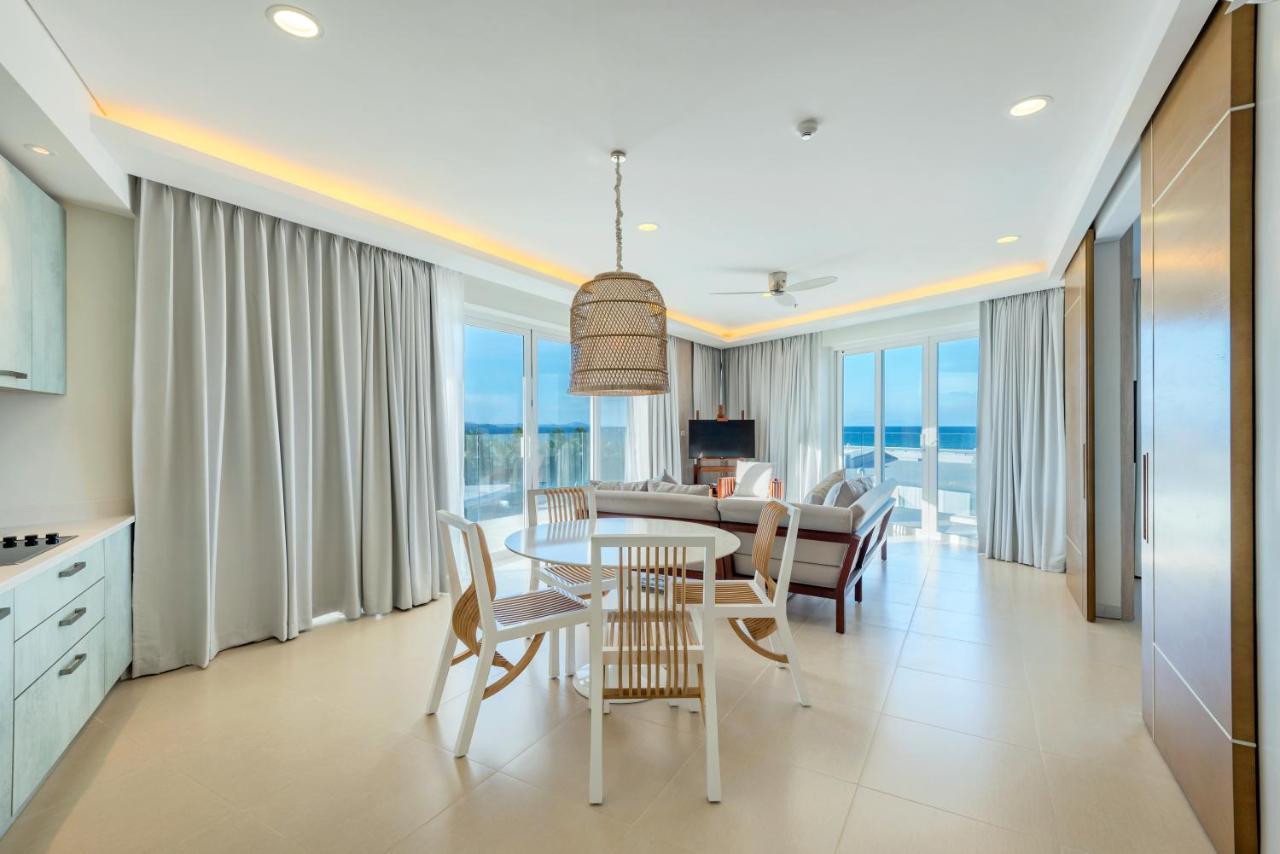 Aqua Boracay Ξενοδοχείο Balabag  Εξωτερικό φωτογραφία A living room at the Ritz-Carlton, Key West