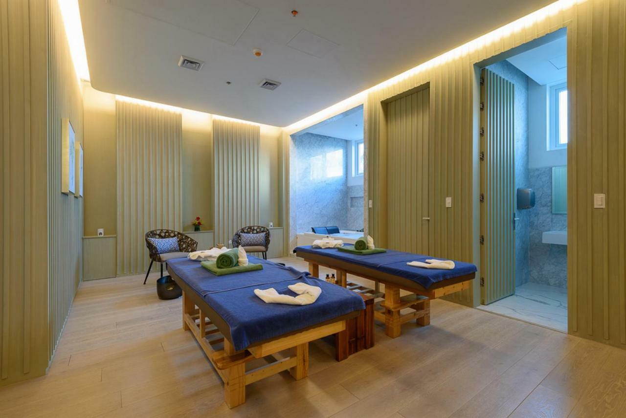 Aqua Boracay Ξενοδοχείο Balabag  Εξωτερικό φωτογραφία Massage beds at a spa